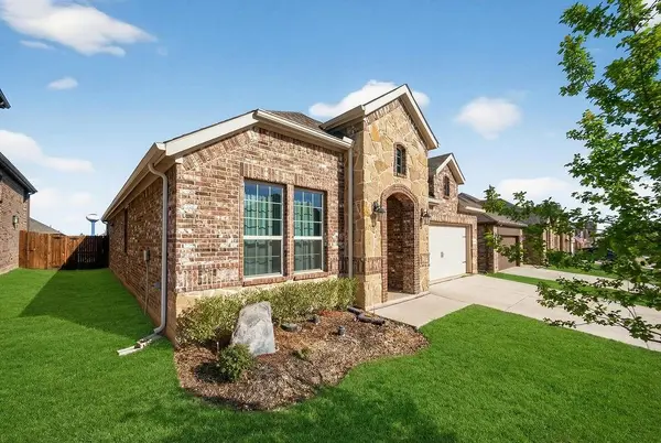 10601 Autumn Leaves Lane, Aubrey, TX 76227