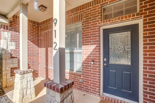 912 Robbins Way, Saginaw, TX 76179