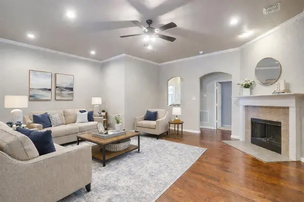 912 Robbins Way, Saginaw, TX 76179