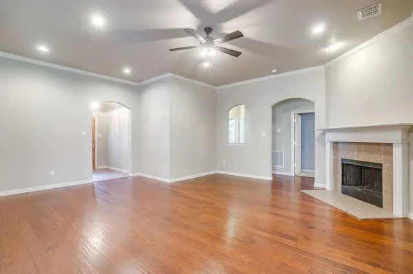 912 Robbins Way, Saginaw, TX 76179