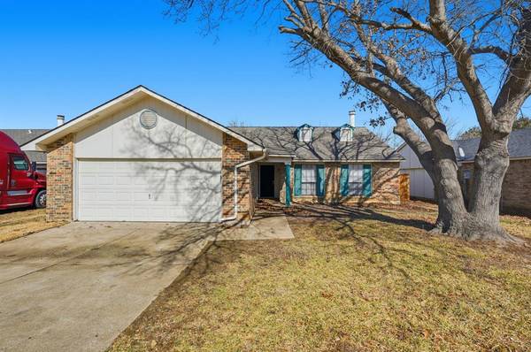 2117 Newbury Drive, Arlington, TX 76014