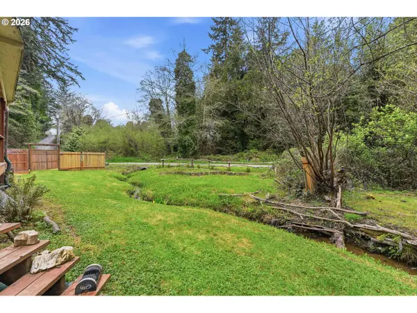 925 E 3RD ST, Coquille, OR 97423