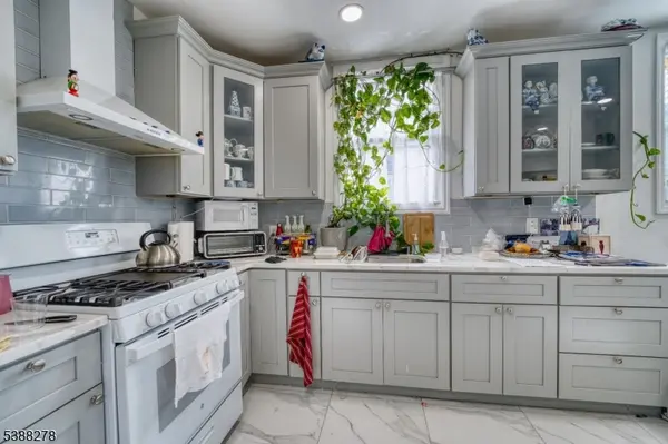 233 Avenue B, Bayonne City, NJ 07002