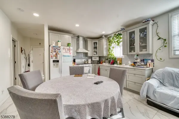 233 Avenue B, Bayonne City, NJ 07002