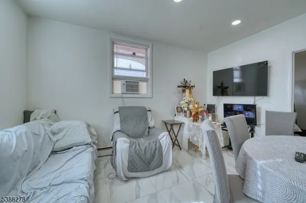 233 Avenue B, Bayonne City, NJ 07002