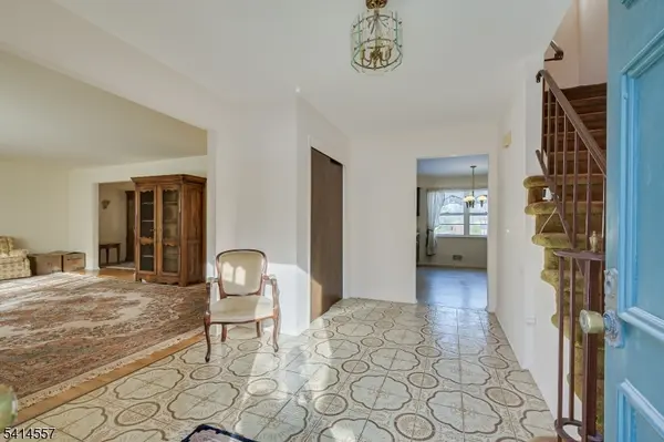 34 Stratford Cir, Edison Twp., NJ 08820