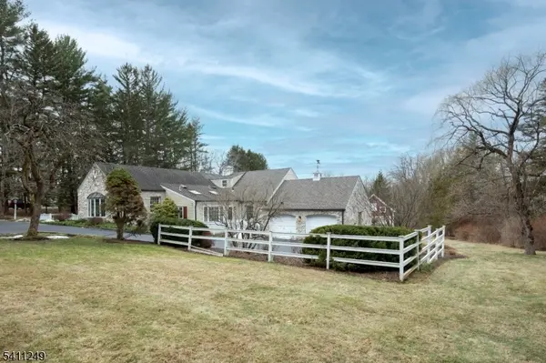 301 Hilltop Rd, Mendham Boro, NJ 07945