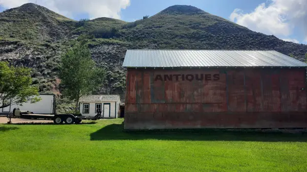 701 Secondary 576 HWY, Drumheller, AB T0J0Y0