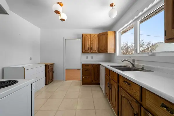 4926 49 ST, Killam, AB T0B 2L0