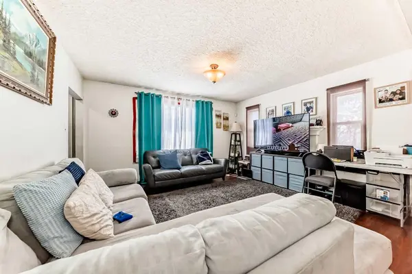 2428 3 AVE NW, Calgary, AB T2N 0L7