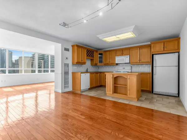 633 Bay ST #2313, Toronto C01, ON M5G 2G4