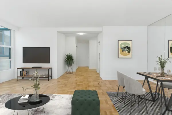 40 Park RD #702, Toronto C09, ON M4W 2N4