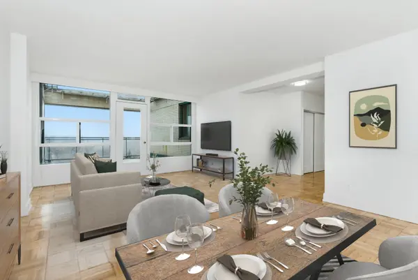 40 Park RD #702, Toronto C09, ON M4W 2N4