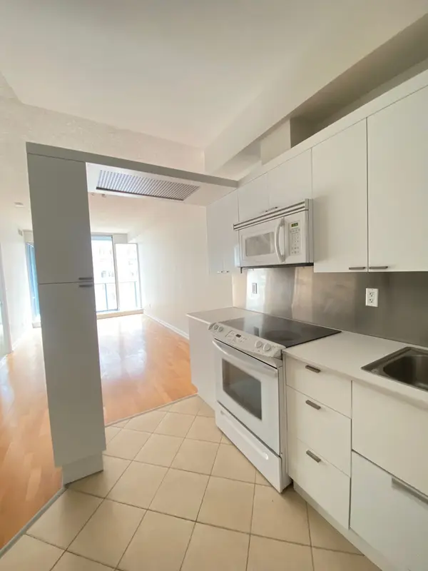 111 Elizabeth ST #1112, Toronto C01, ON M5G 1P7