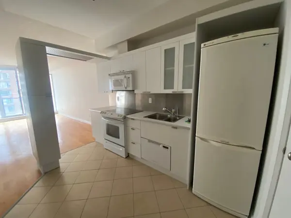 111 Elizabeth ST #1112, Toronto C01, ON M5G 1P7