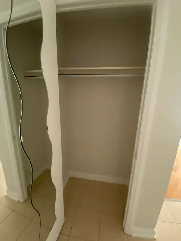 111 Elizabeth ST #1112, Toronto C01, ON M5G 1P7