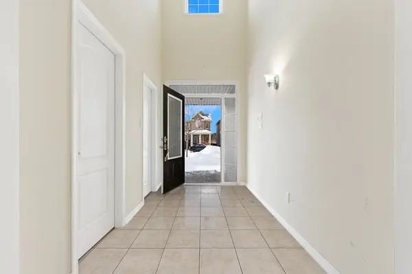 18 Stockell CRES, Ajax, ON L1T 0M5