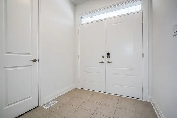 1404 Mockingbird SQ, Pickering, ON L1X 0N8