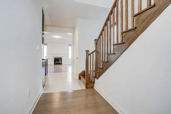 1404 Mockingbird SQ, Pickering, ON L1X 0N8