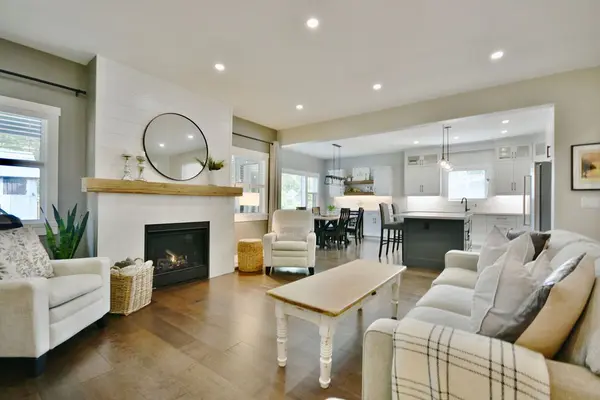 14 EDWARD ST W, Clearview, ON L0M 1G0