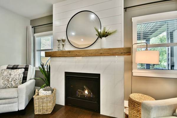 14 EDWARD ST W, Clearview, ON L0M 1G0