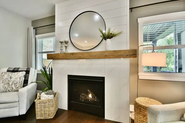 14 EDWARD ST W, Clearview, ON L0M 1G0