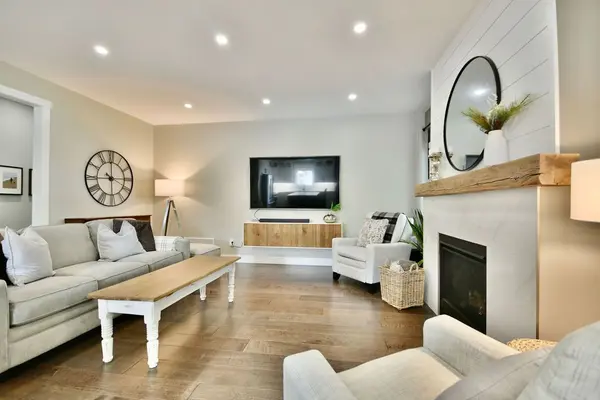 14 EDWARD ST W, Clearview, ON L0M 1G0