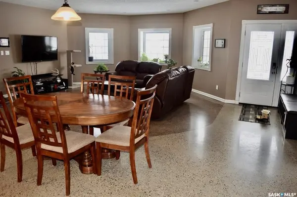 10 Dr Arthur AVENUE, Redvers, SK S0C 2H0