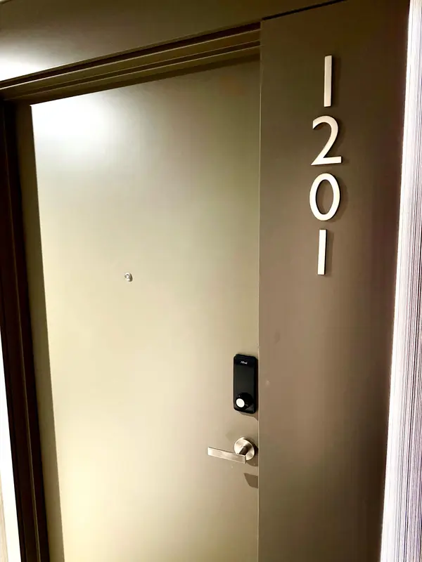 448 Burnhamthorpe RD W #1201, Mississauga, ON L5B 0R4