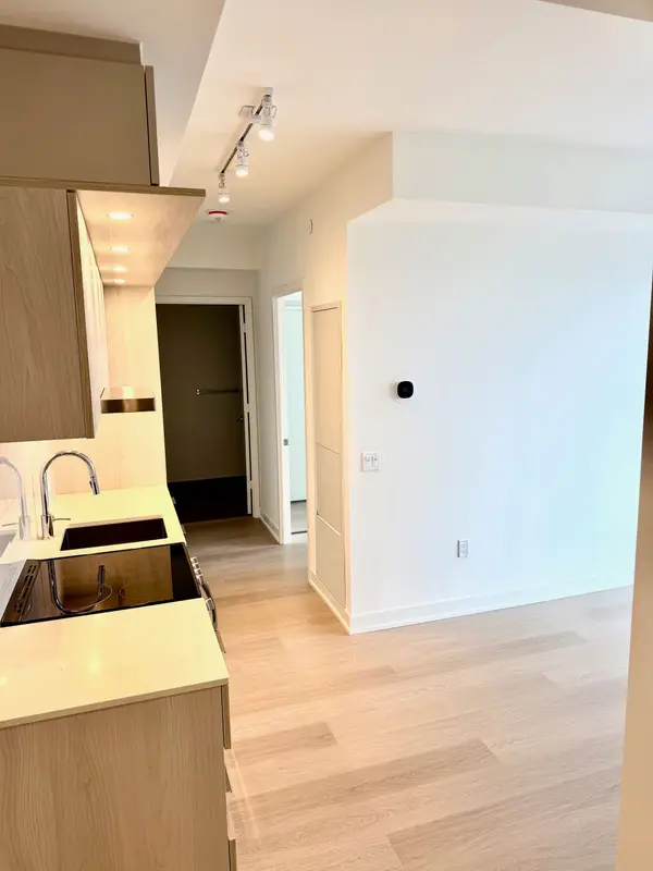 448 Burnhamthorpe RD W #1201, Mississauga, ON L5B 0R4