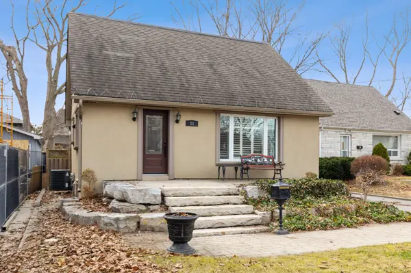 11 Chelsea DR, Toronto W06, ON M8W 4R5