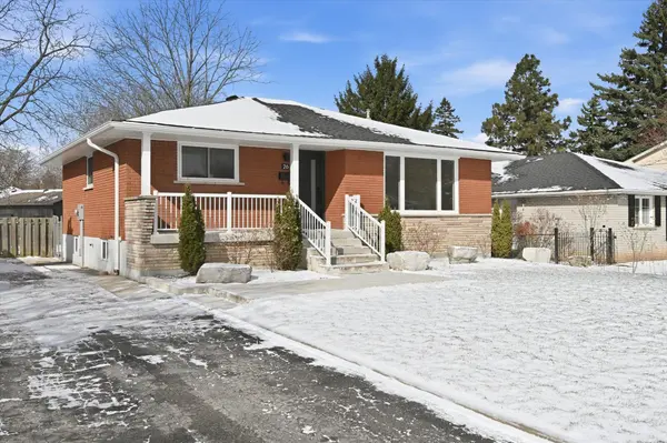 26 Geneva DR, Hamilton, ON L9C 3Z5