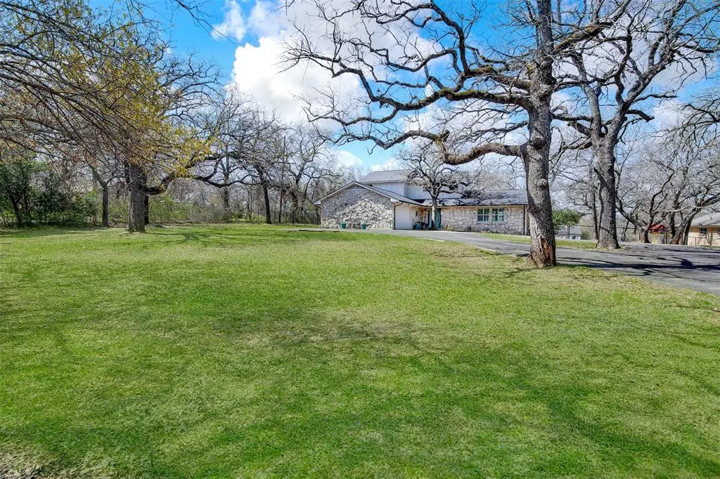 132 S Briaroaks Road, Burleson, TX 76028