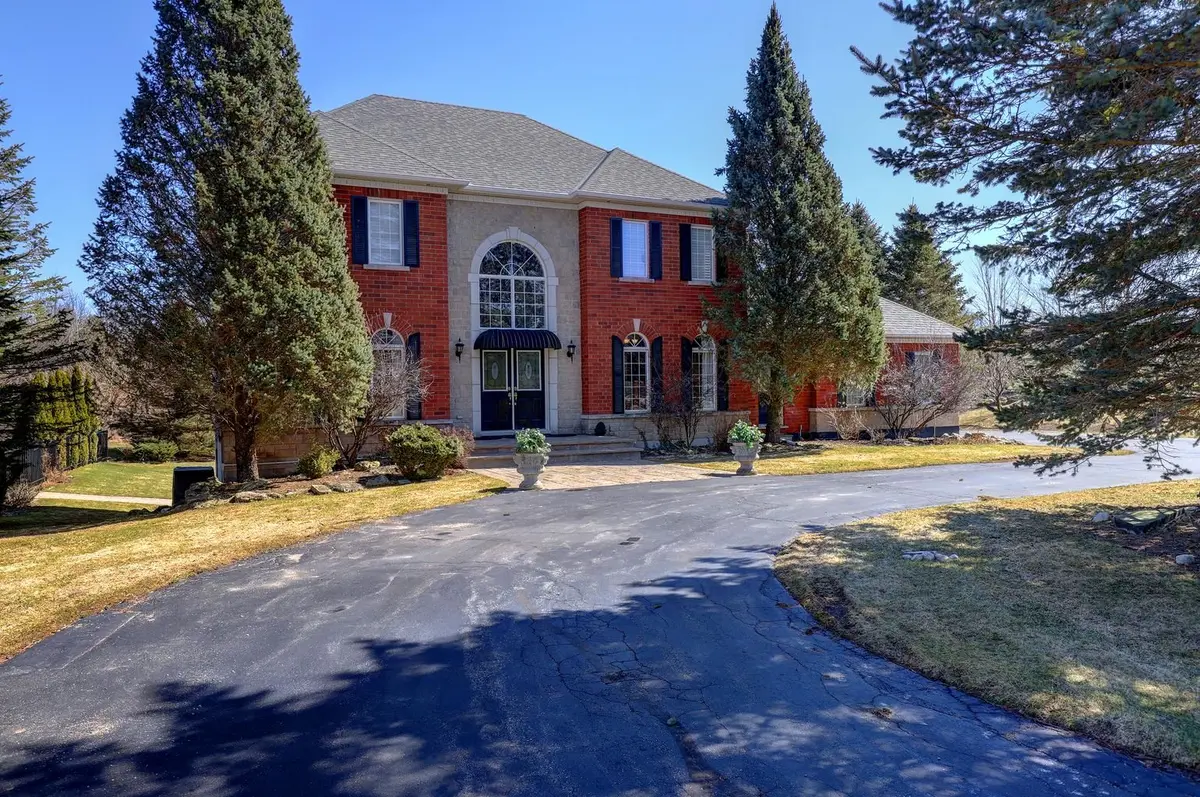 8 Deer Run CRES, Halton Hills, ON L7J 2L7