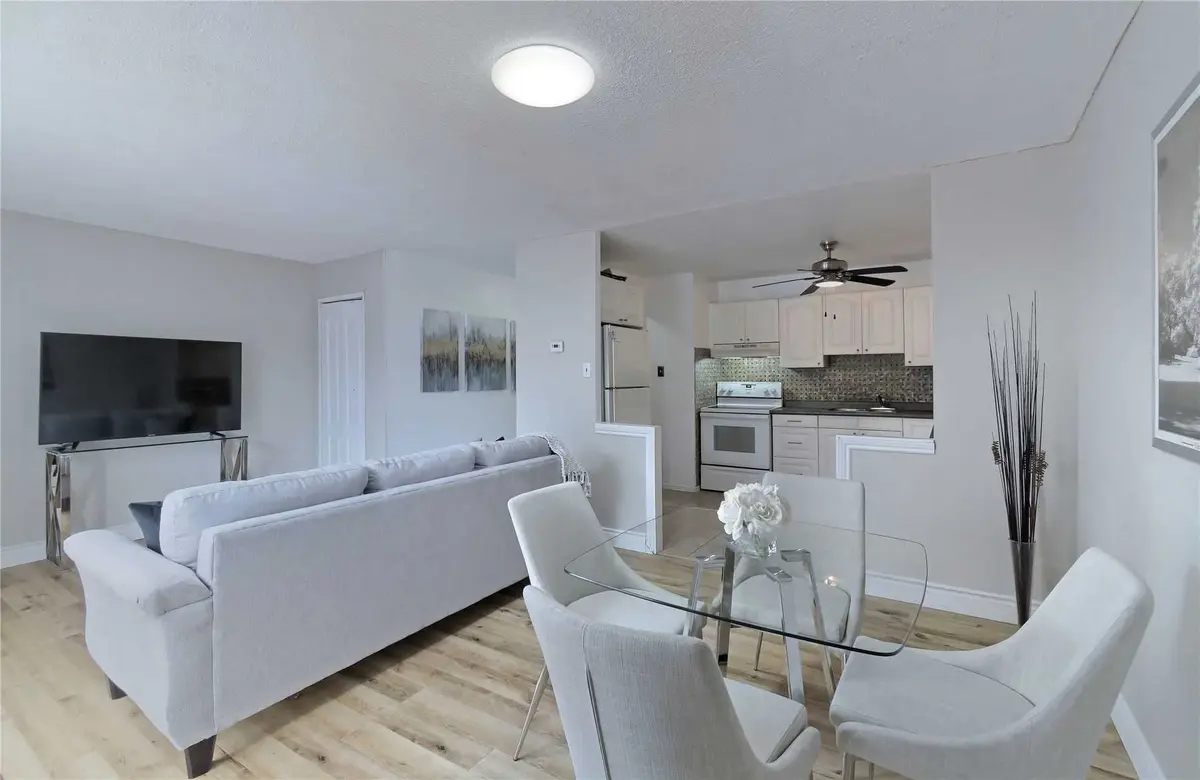 1016 Falgarwood DR #41, Oakville, ON L6H 2P5