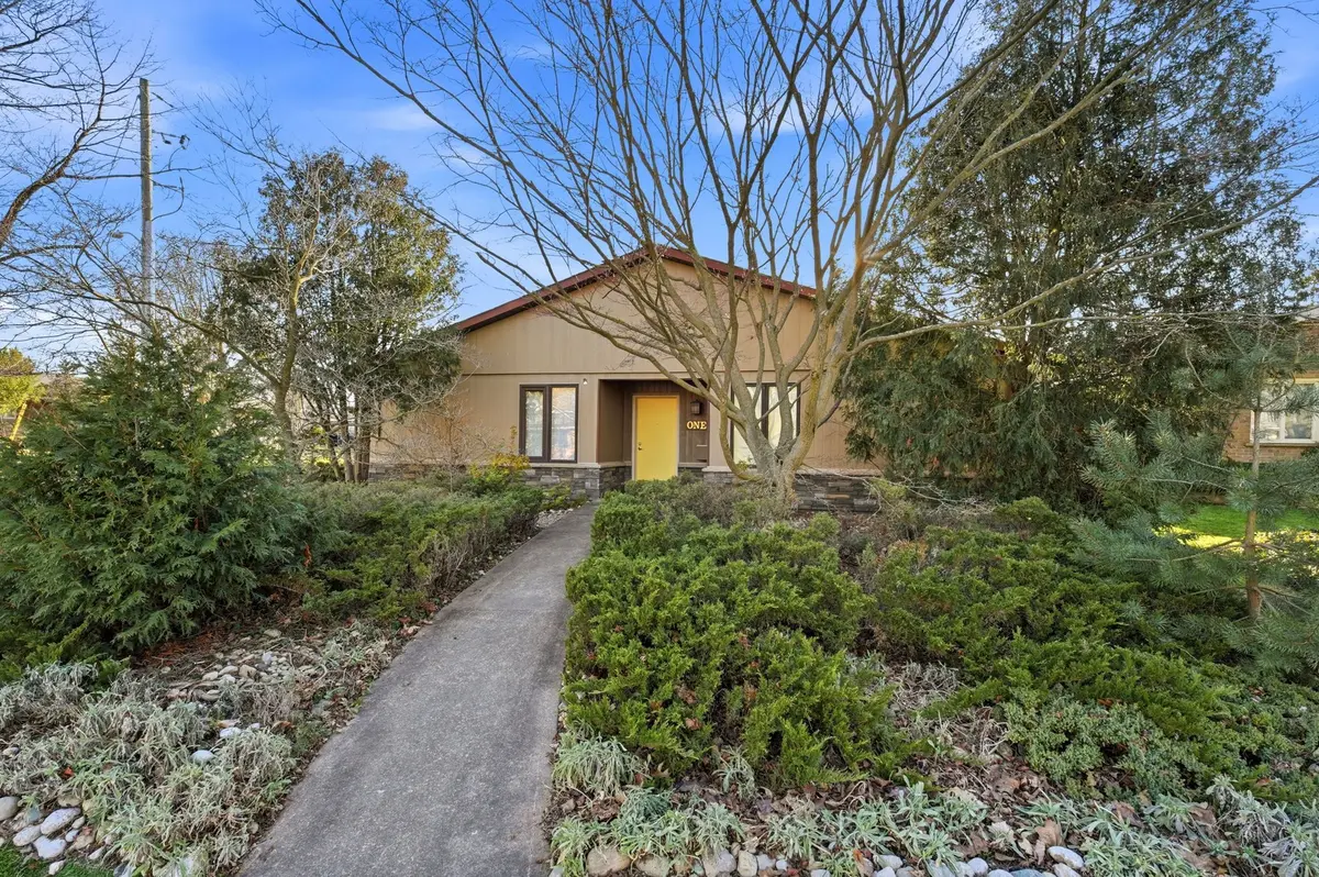 1 Springbank DR, St. Catharines, ON L2S 2K1