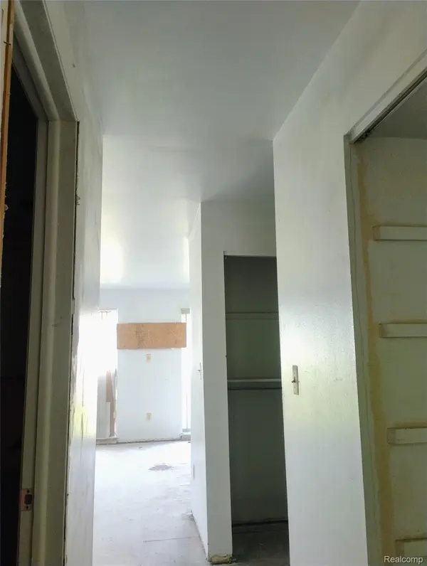 22100 Dante ST, Oak Park, MI 48237