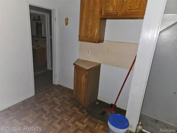 6166 Farmbrook ST, Detroit, MI 48224