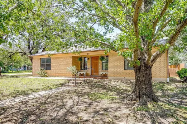 801 E 3rd Street, Weatherford, TX 76086