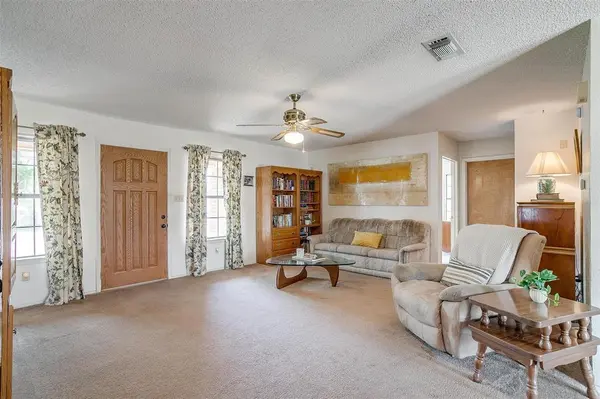 801 E 3rd Street, Weatherford, TX 76086