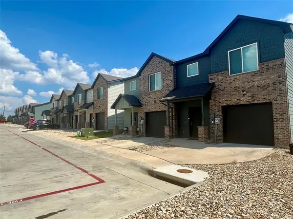 1601-1602 Boxwood Lane, Forest Hill, TX 76140