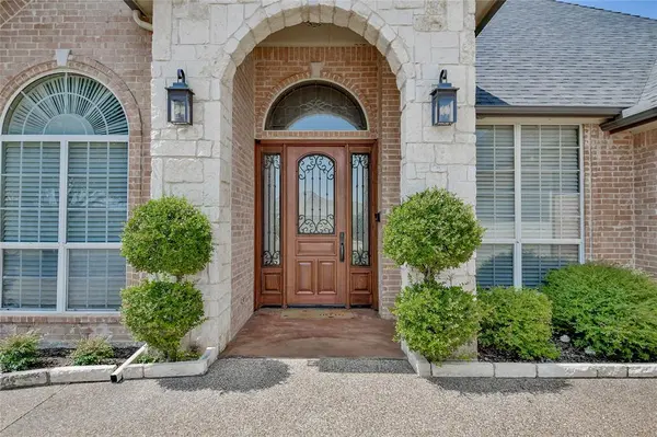 2208 Waters Edge Drive, Granbury, TX 76048