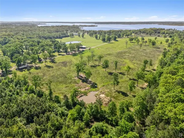 6670 (a) N Lakeshore Drive, Shreveport, LA 71107