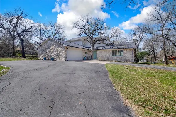132 S Briaroaks Road, Burleson, TX 76028