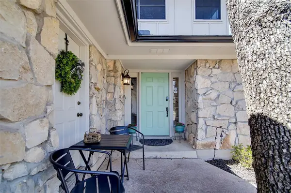 132 S Briaroaks Road, Burleson, TX 76028