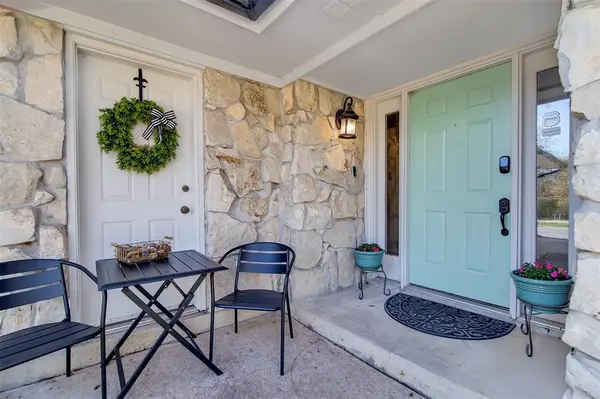 132 S Briaroaks Road, Burleson, TX 76028