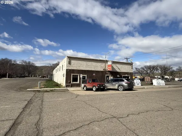 165 1ST ST, Huntington, OR 97907