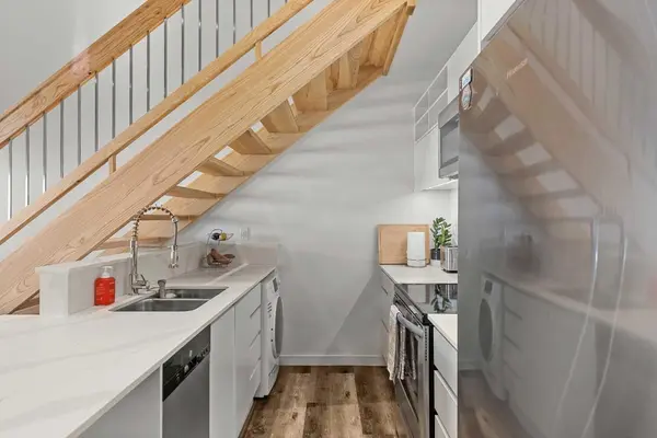 1 INDUSTRIAL PL #212B, Canmore, AB T1W1Y1