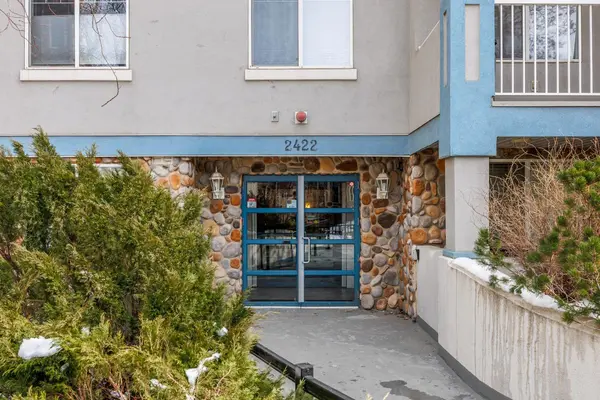 2422 Erlton ST SW #305, Calgary, AB T2S 3B6