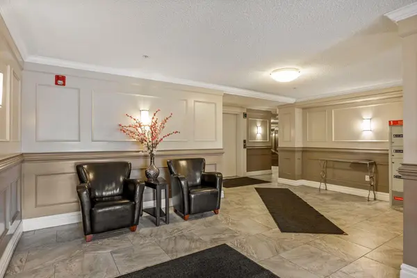 2422 Erlton ST SW #305, Calgary, AB T2S 3B6